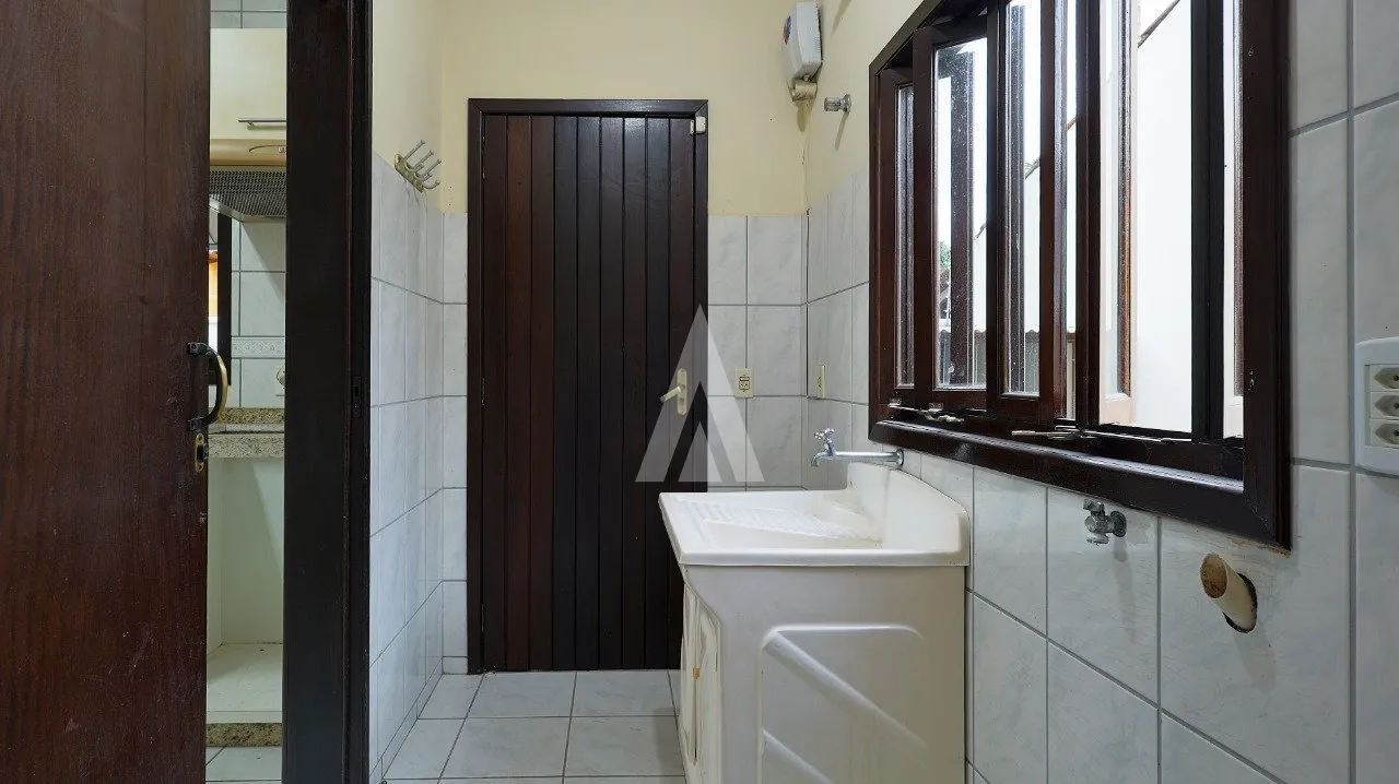 Sobrado Geminado com 1 suíte(s) mais 2 quarto(s) à venda no bairro Costa E Silva em Joinville, por R$ 750.000.00. — foto 7
