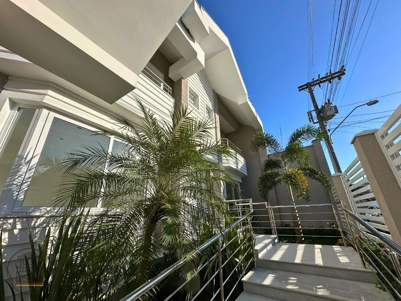 *Excelente casa de alto padrão com 3 suítes no bairro Escola Agricola. — foto 2