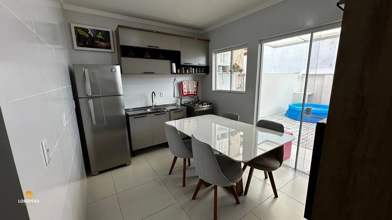 Sobrado com 2 suítes no Centro de Balneário Piçarras-SC. À venda por R$549.000,0 - foto 1