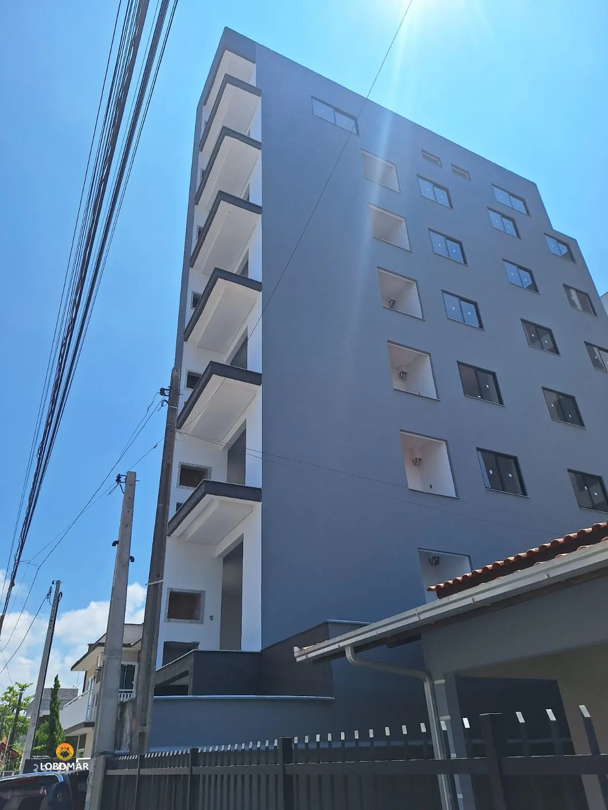 Apto em construção, comm 3 dormitórios, à apenas 350m do mar, no Itacolomi, Baln — foto 3