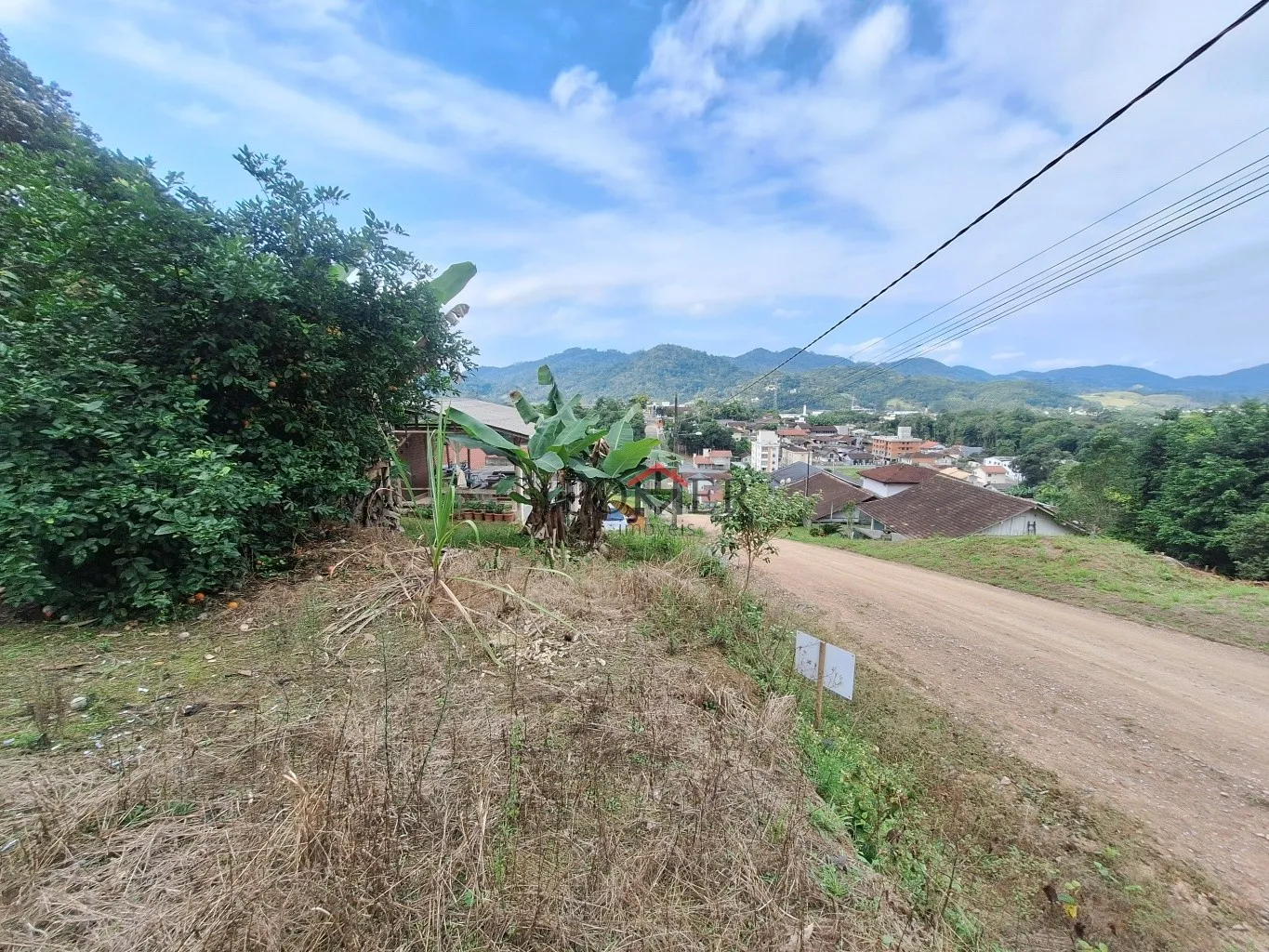 Ótima oportunidade de terreno alto no centro da Cidade de Pomerode, com linda vista da cidade, e 494,50m de área. Fazendo frente em 16,20m. — foto 3