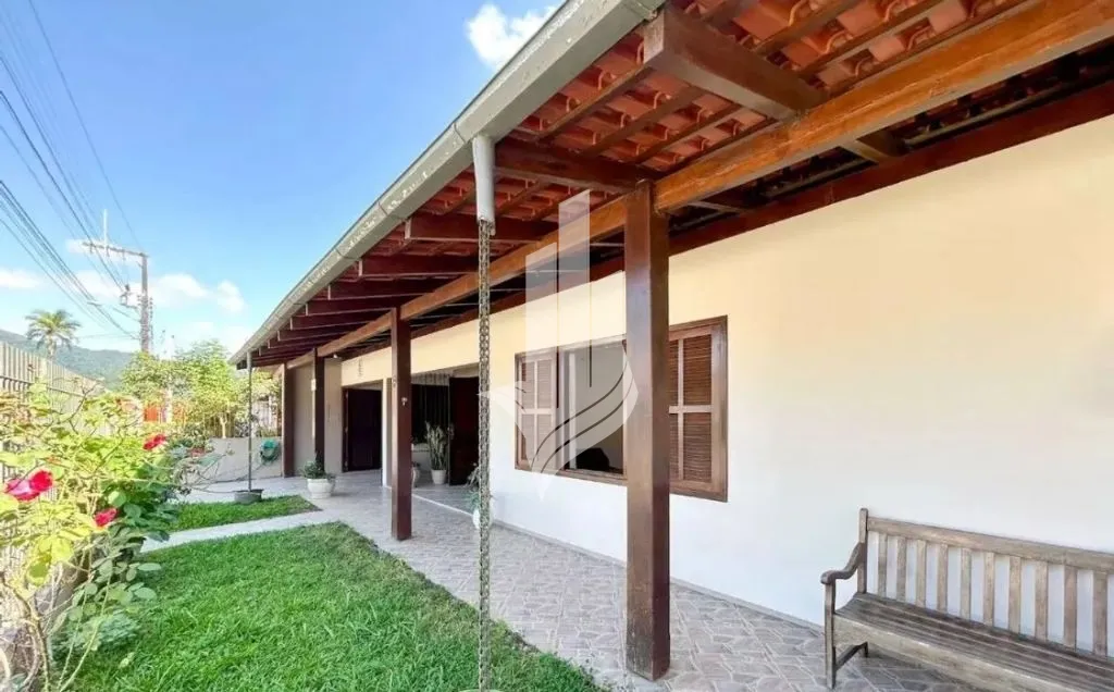 Casa com ótima localização no bairro Garcia - foto 1