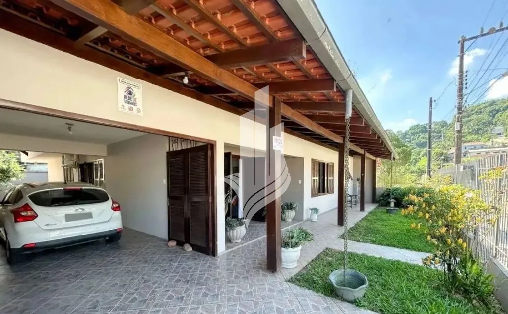 Casa com ótima localização no bairro Garcia — foto 3
