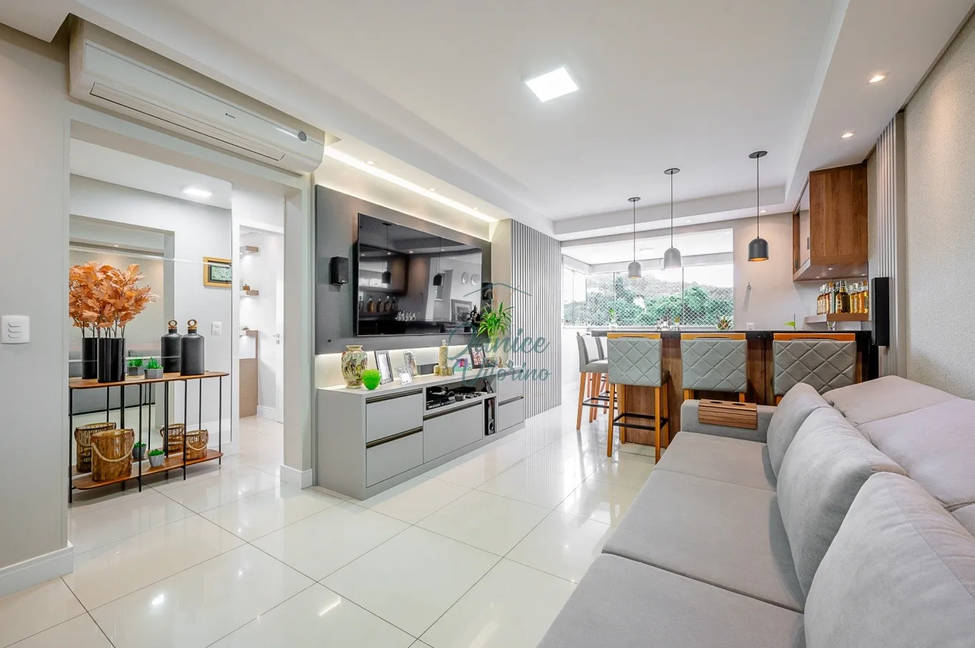 Apartamento Duas Suítes - Duas Garagens - Região Central — foto 3