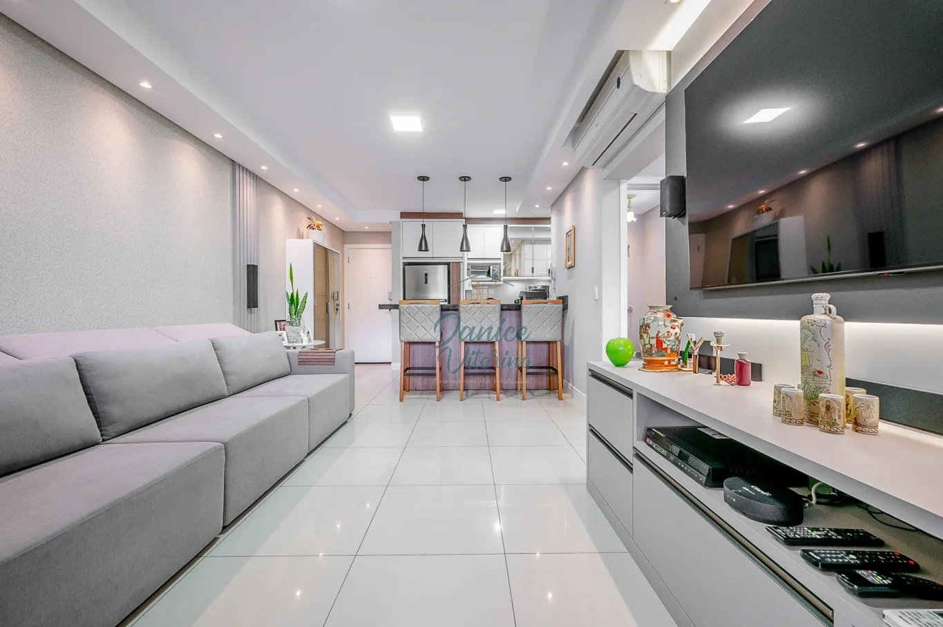 Apartamento Duas Suítes - Duas Garagens - Região Central — foto 4