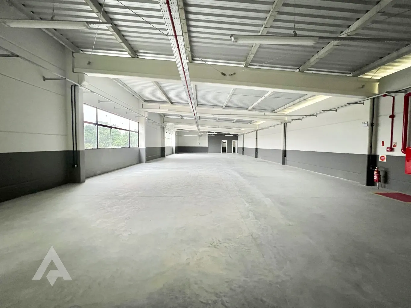Sala Comercial de 300m para locação por R$ 6.950,00 - Bairro Do Salto - Blumenau- SC — foto 2