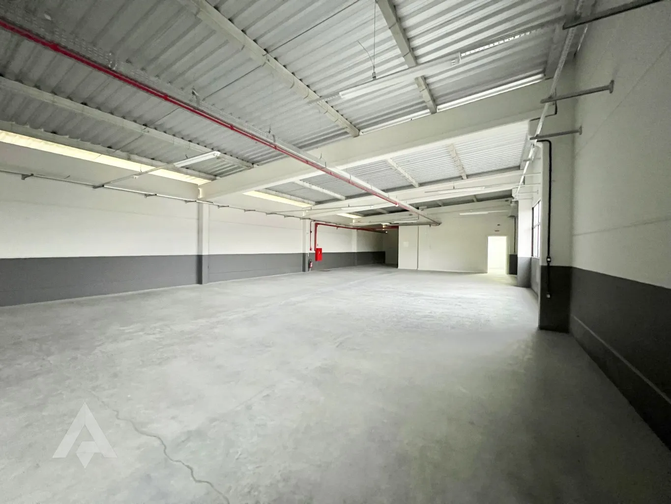 Sala Comercial de 300m para locação por R$ 6.950,00 - Bairro Do Salto - Blumenau- SC — foto 3