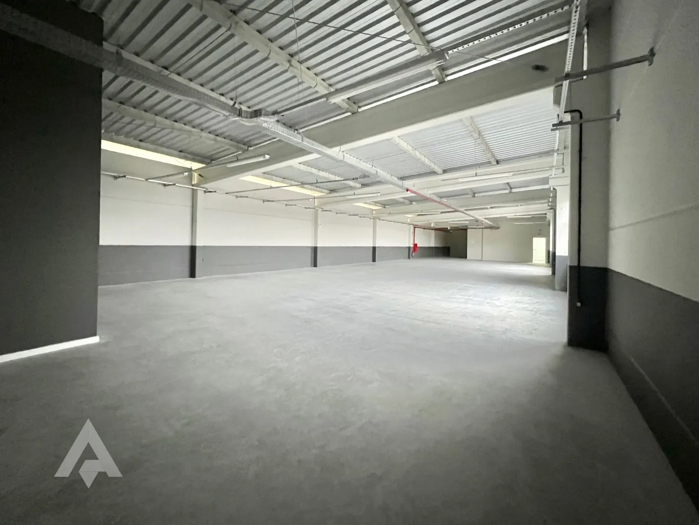 Sala Comercial de 300m para locação por R$ 6.950,00 - Bairro Do Salto - Blumenau- SC — foto 4