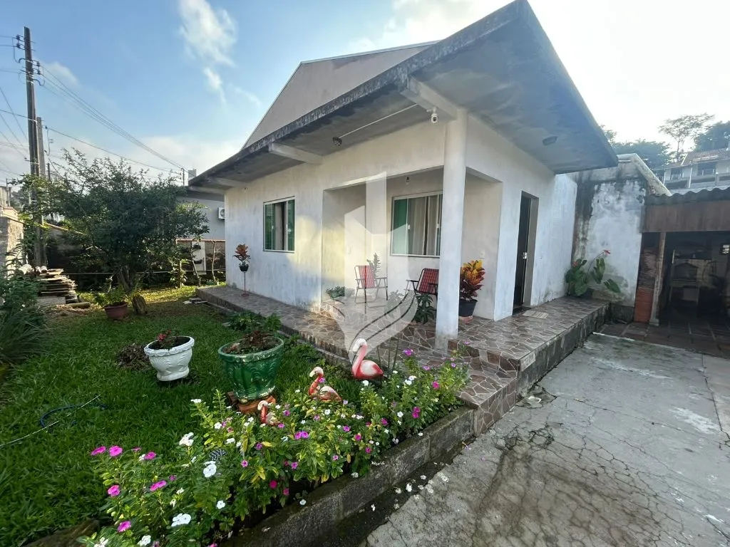 Casa com 2 dormitórios no bairro Agua Verde - foto 1