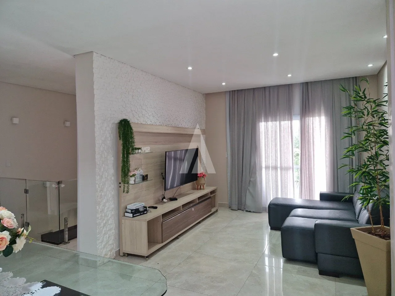 Casa com 1 suíte(s) mais 2 quarto(s) à venda no bairro Iririú em Joinville, por R$ 750.000.00. — foto 4