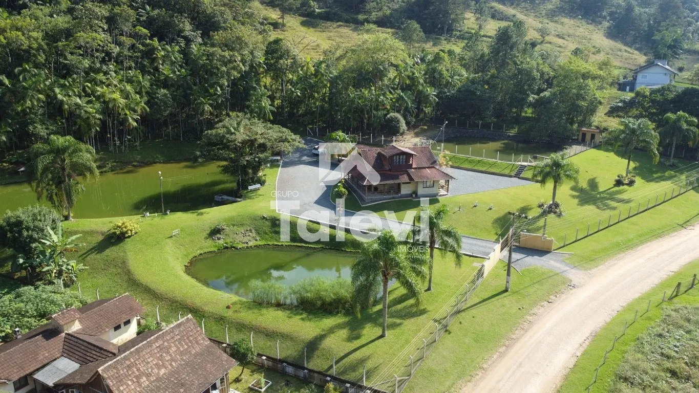 Refúgio Encantador em Meio à Natureza! Chácara Mobiliada de 46.498m com 3 Lagoas e Casa de Madeira em Testo Alto - Apenas 8 Minutos da Cidade. — foto 3