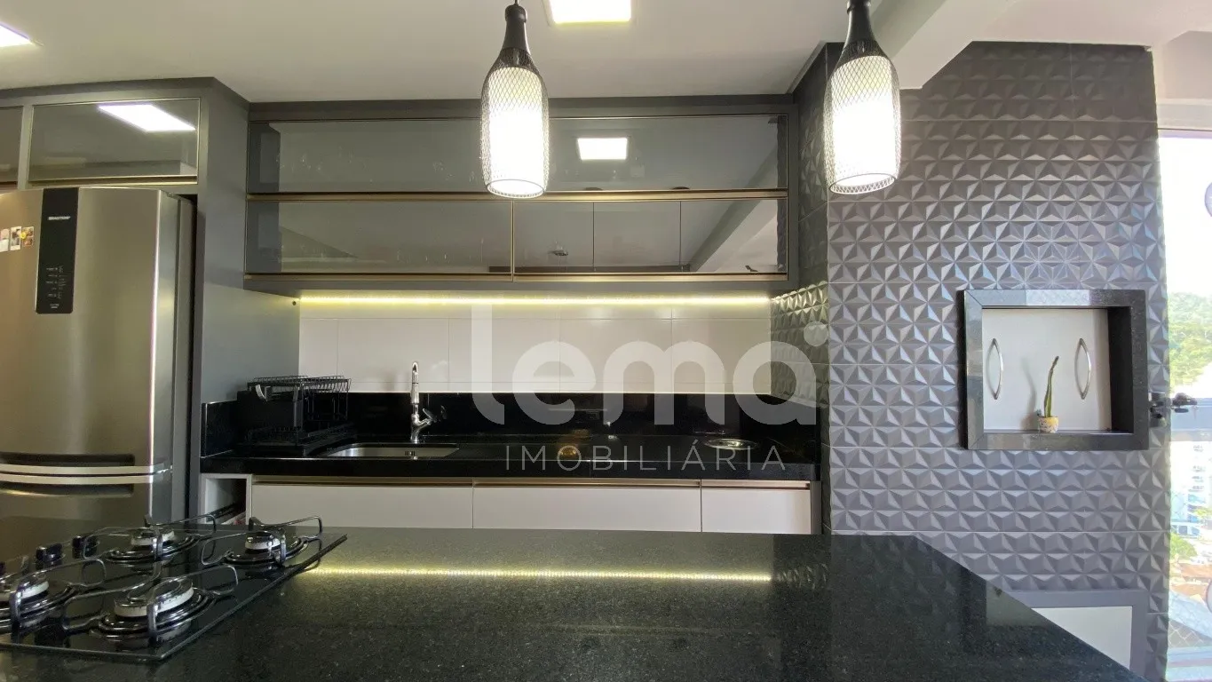 Apartamento mobiliado e equipado com 3 dormitórios, sendo 1 suíte, próximo ao centro de Blumenau. — foto 3