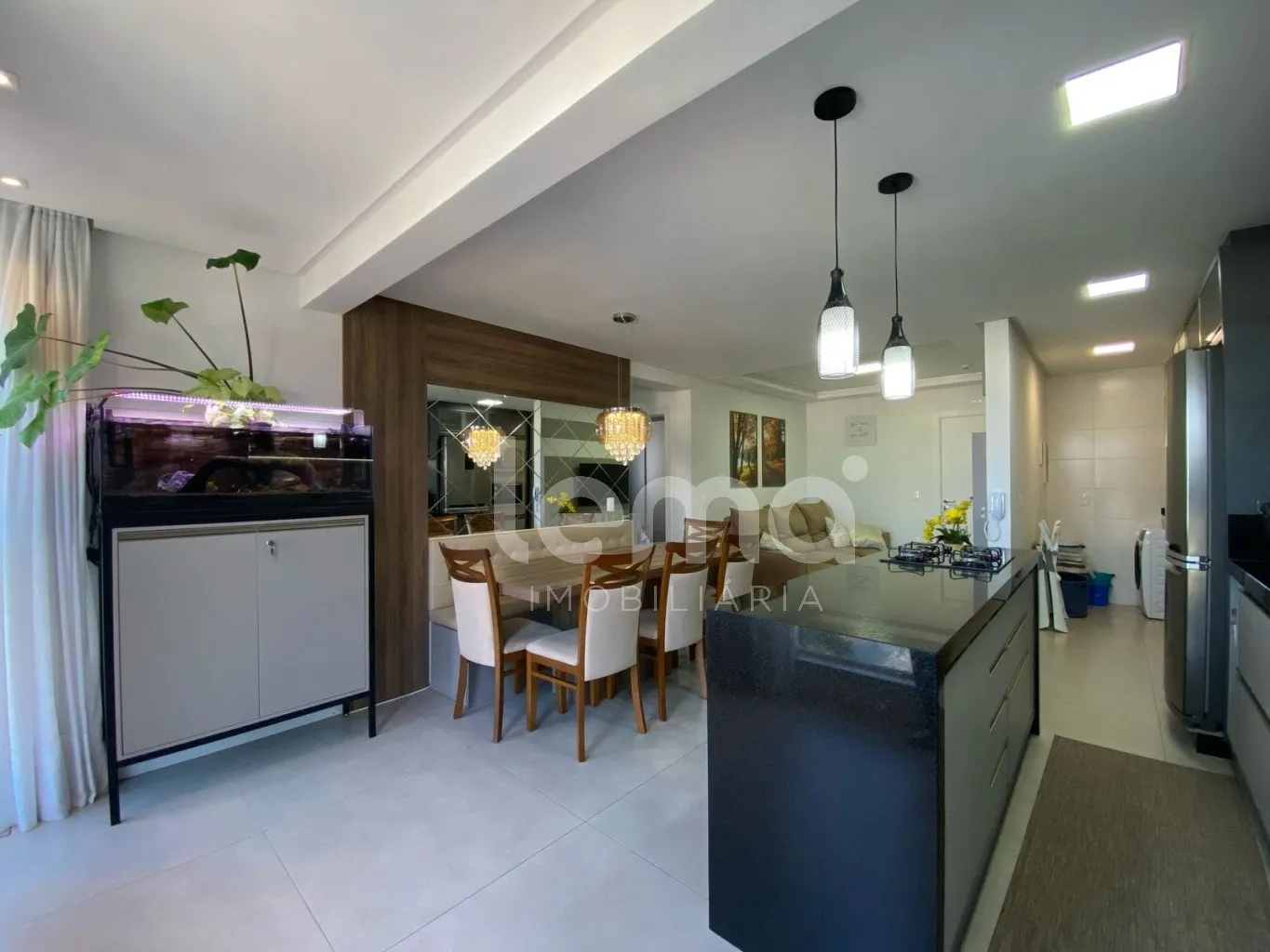 Apartamento mobiliado e equipado com 3 dormitórios, sendo 1 suíte, próximo ao centro de Blumenau. — foto 4