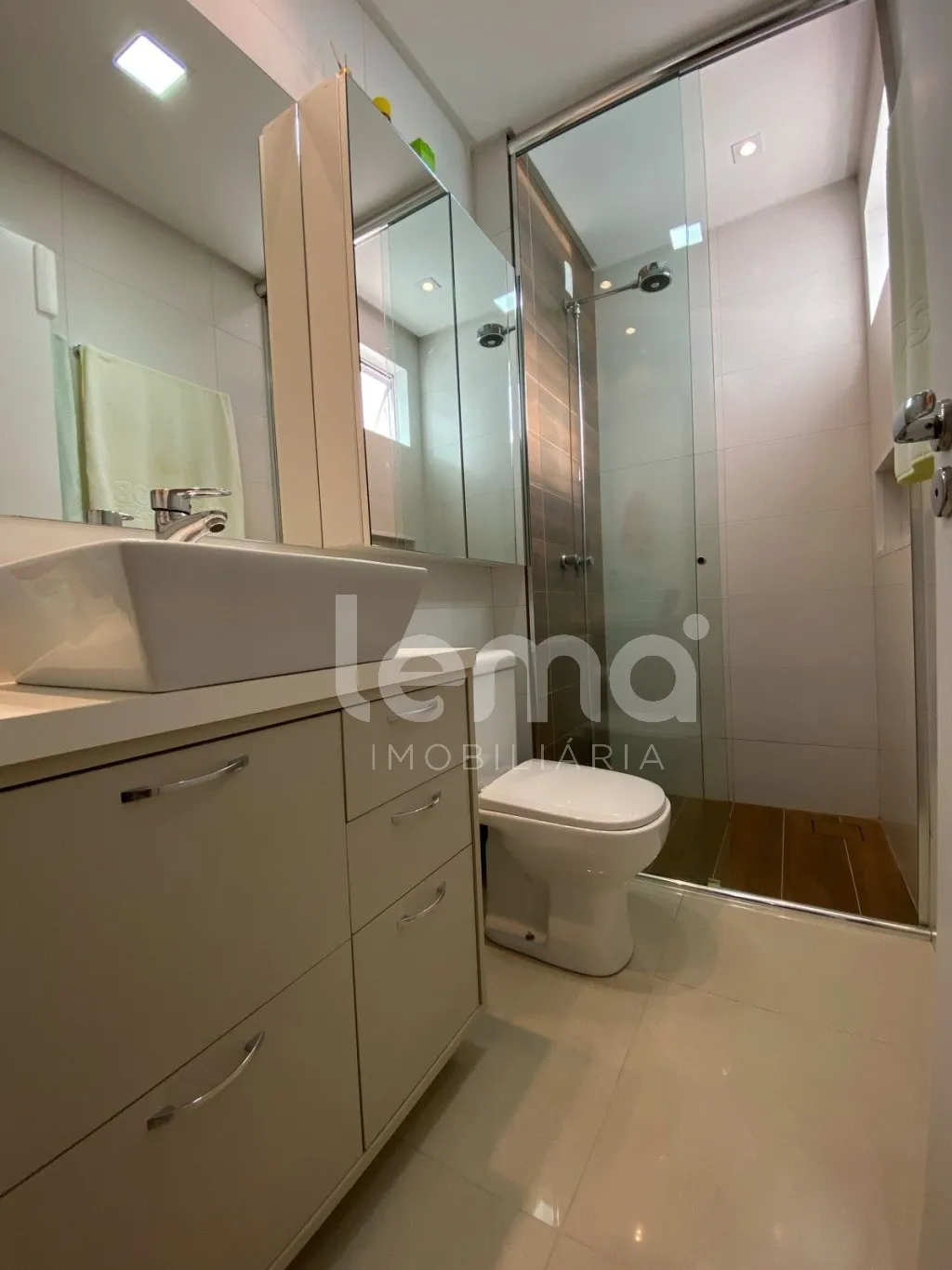 Apartamento mobiliado e equipado com 3 dormitórios, sendo 1 suíte, próximo ao centro de Blumenau. — foto 5