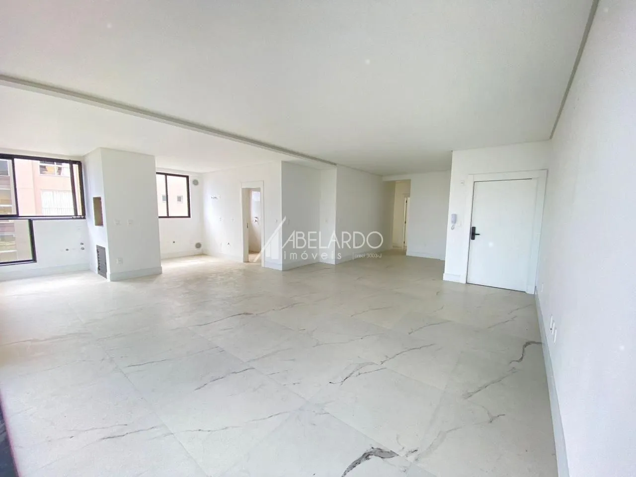 APARTAMENTO COM TRÊS SUÍTES E TRÊS VAGAS DE GARAGEM INDIVIDUAIS, QUADRA MAR - ITAPEMA/MEIA PRAIA — foto 5