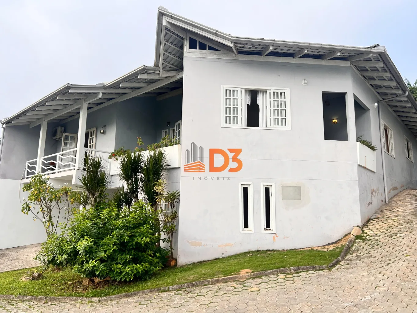 Casa Residencial ou Comercial em localização privilegiada no início do bairro Garcia - foto 1