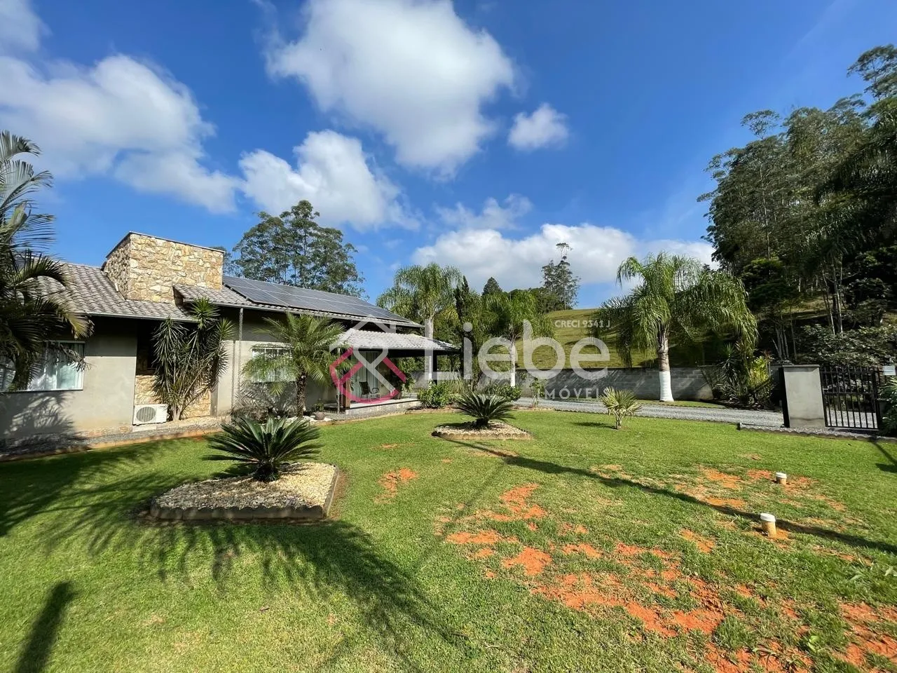 Linda CASA semi mobiliada no bairro Testo Central na Cidade de Pomerode com 184,00m de área construída num terreno de 1.182,00m. — foto 2