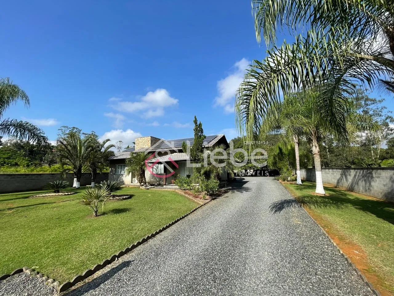 Linda CASA semi mobiliada no bairro Testo Central na Cidade de Pomerode com 184,00m de área construída num terreno de 1.182,00m. — foto 5