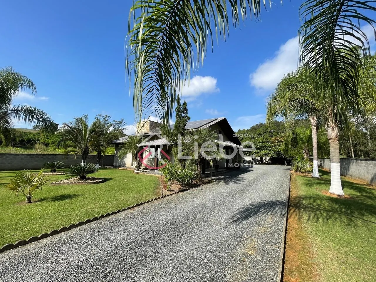 Linda CASA semi mobiliada no bairro Testo Central na Cidade de Pomerode com 184,00m de área construída num terreno de 1.182,00m. — foto 6
