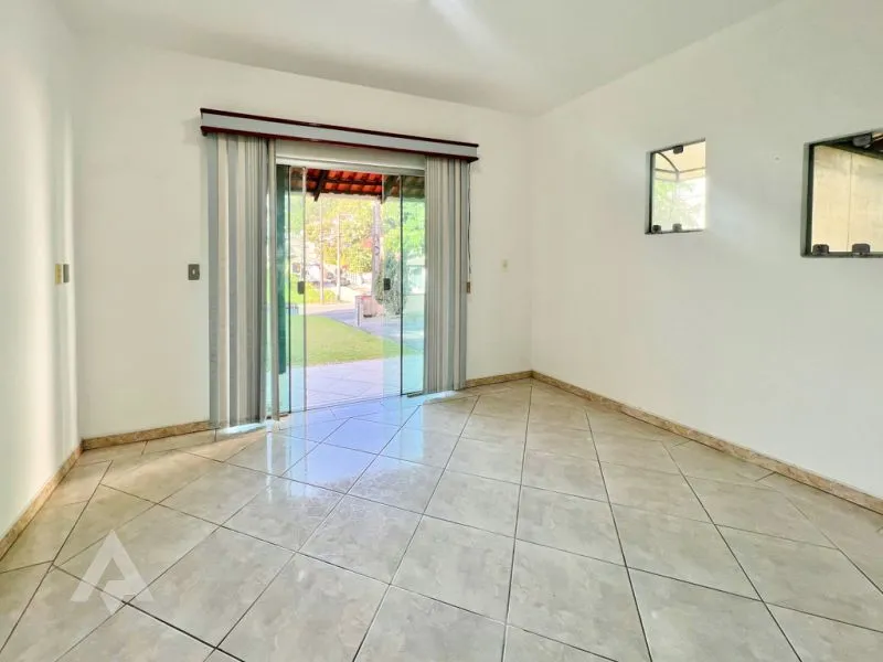 Casa à venda com amplo terreno e excelente localização no bairro Escola Agrícola! — foto 4