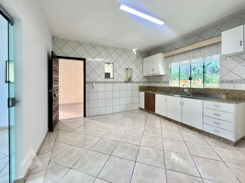 Casa à venda com amplo terreno e excelente localização no bairro Escola Agrícola! — foto 6
