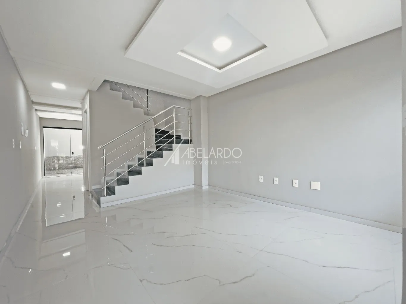 SOBRADO COM DUAS SUÍTES, DUAS VAGAS DE GARAGM E ESPAÇO NOS FUNDOS - BAIRRO PASSO MANSO — foto 5