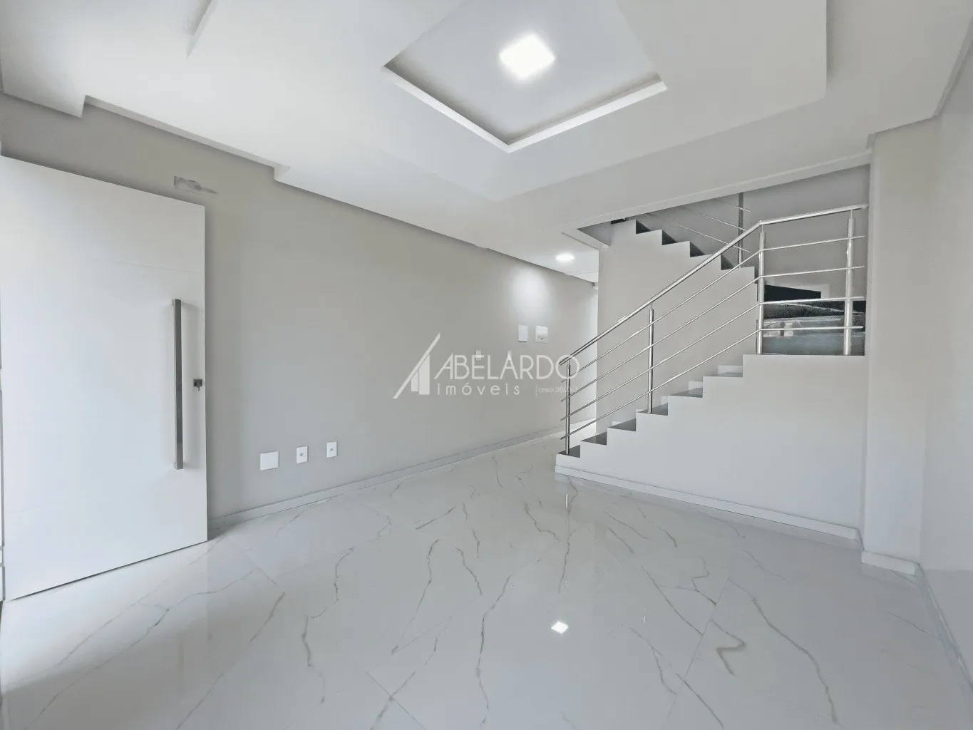 SOBRADO COM DUAS SUÍTES, DUAS VAGAS DE GARAGM E ESPAÇO NOS FUNDOS - BAIRRO PASSO MANSO — foto 7