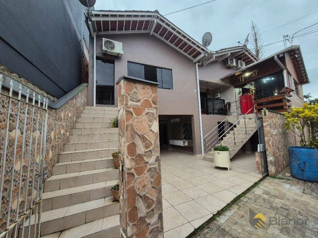 Casa com 3 dormitórios à venda, 300 m por R$ 850.000,00 - Fortaleza - Blumenau/SC - foto 1