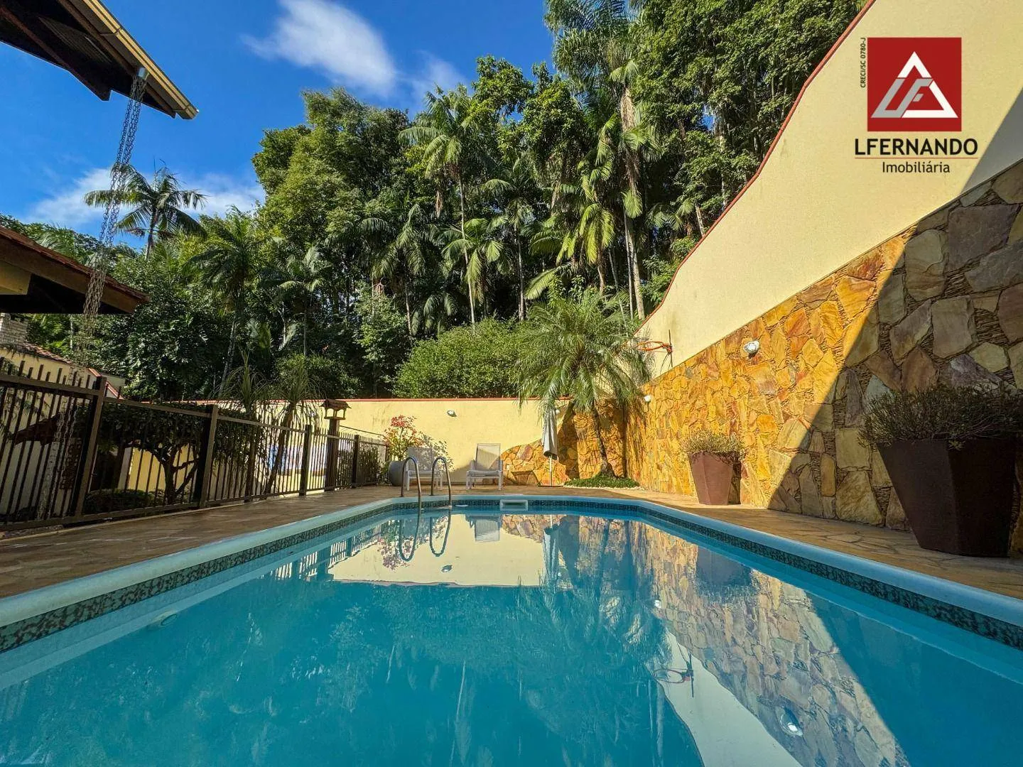 Casa com 3 dormitórios, sendo 2 suítes à venda, 412 m por R$ 1.349.000 - Velha - Blumenau/SC - foto 1