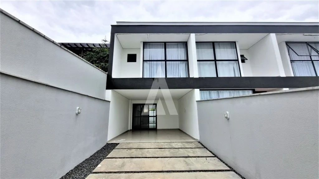 Casa Geminada com 1 suíte(s) mais 2 quarto(s) à venda no bairro Costa E Silva em Joinville, de de R$720.000,00 por R$684.000,00. - foto 1