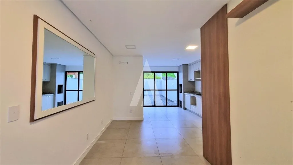 Casa Geminada com 1 suíte(s) mais 2 quarto(s) à venda no bairro Costa E Silva em Joinville, de de R$720.000,00 por R$684.000,00. — foto 2