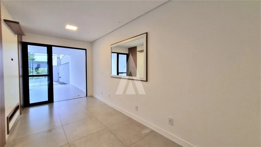 Casa Geminada com 1 suíte(s) mais 2 quarto(s) à venda no bairro Costa E Silva em Joinville, de de R$720.000,00 por R$684.000,00. — foto 5