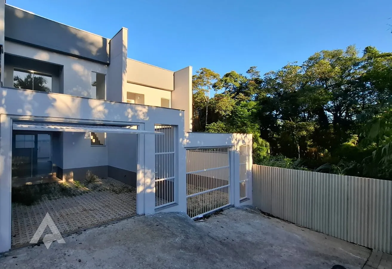 Sobrado à venda com 2 dormitórios no bairro Escola Agrícola, - foto 1