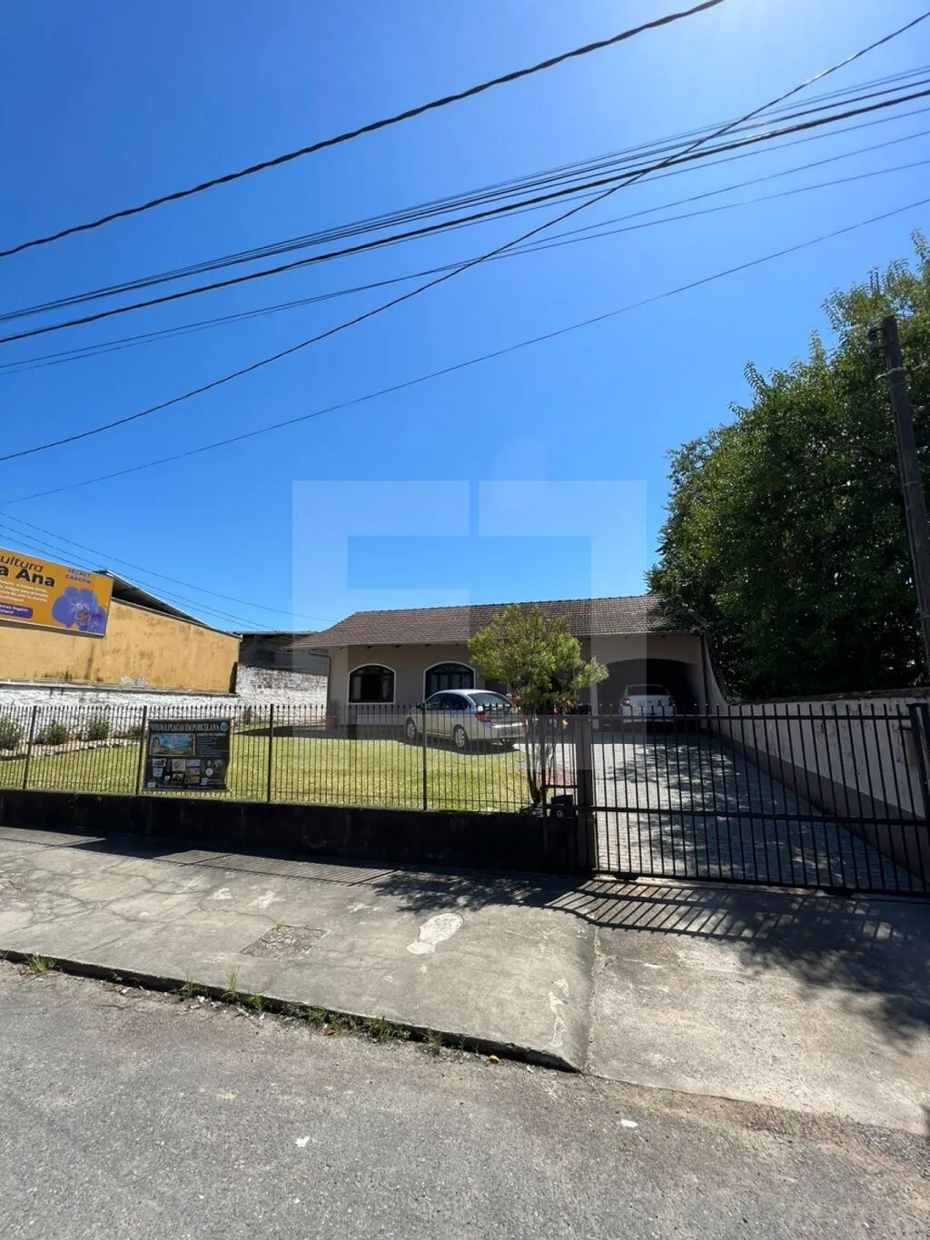 Oportunidade imperdível! Três casas no mesmo terreno - Ideal para morar e investir! - foto 1