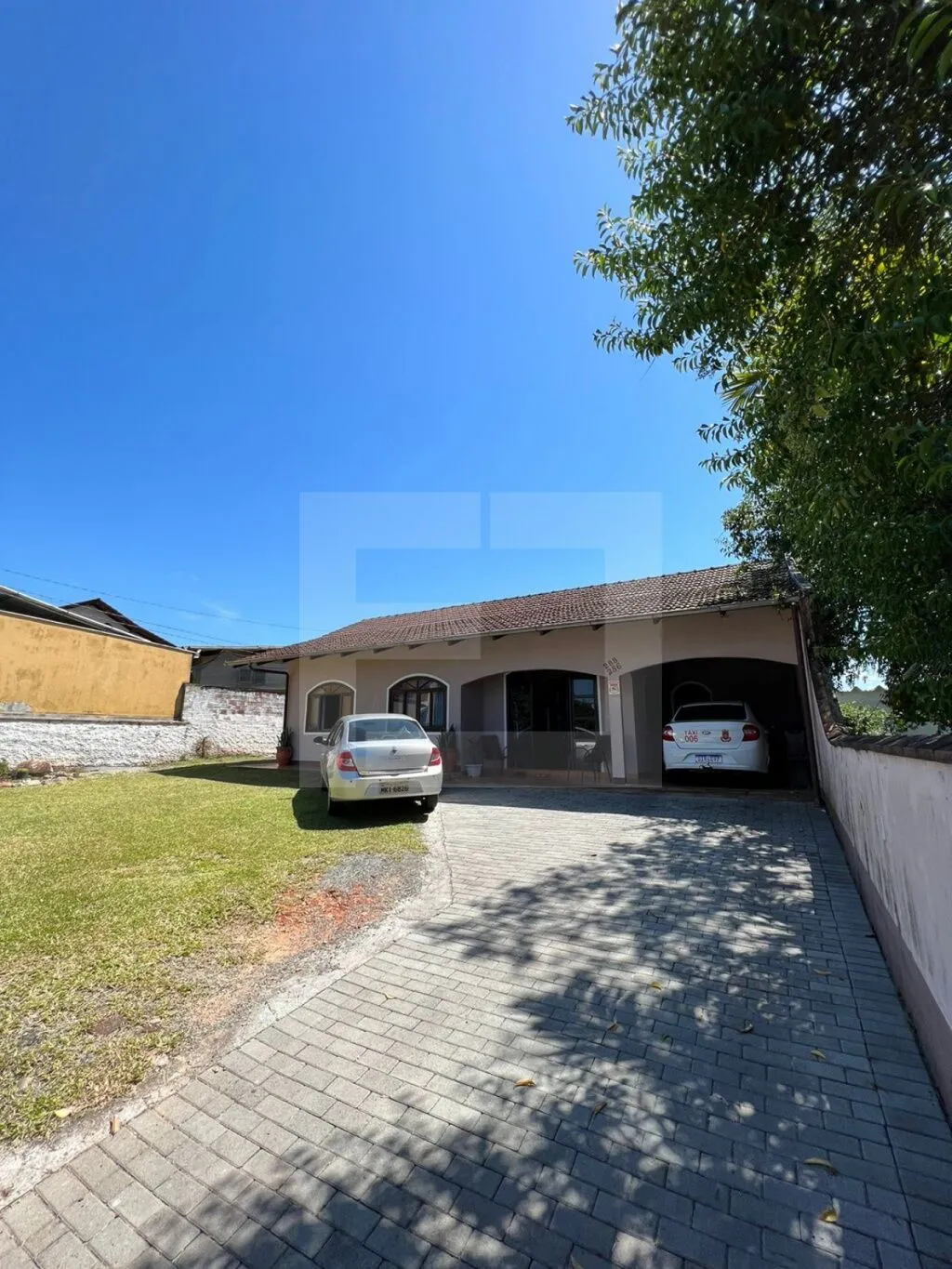 Oportunidade imperdível! Três casas no mesmo terreno - Ideal para morar e investir! — foto 3