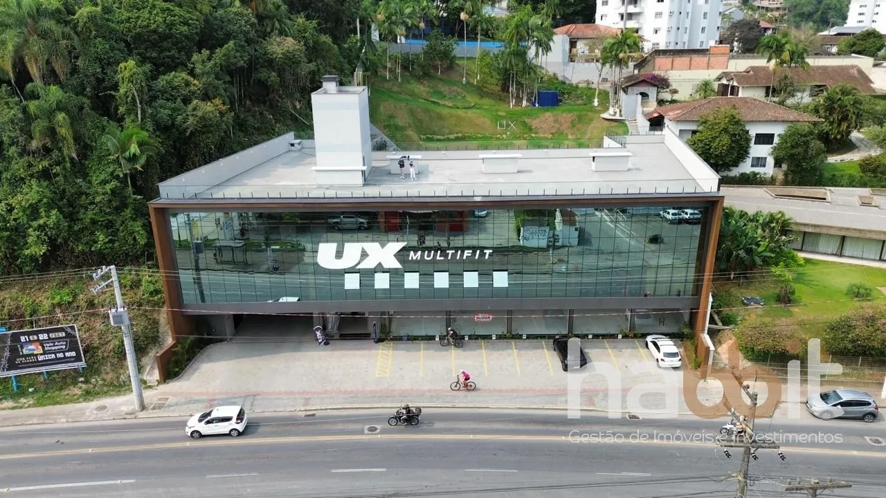 Loja comercial com 435m2 privativos com vitrine para a rua Amazonas, grande circulação de veículos e pessoas, nos 2 andares acima funciona a Academia UX onde gira muitas pessoas, prédio com 3 andares e um Rooftop, e 65 vagas rotativas para clientes. — foto 5