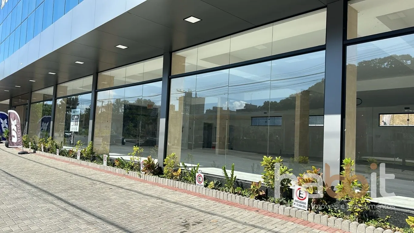 Loja comercial com 435m2 privativos com vitrine para a rua Amazonas, grande circulação de veículos e pessoas, nos 2 andares acima funciona a Academia UX onde gira muitas pessoas, prédio com 3 andares e um Rooftop, e 65 vagas rotativas para clientes. — foto 6