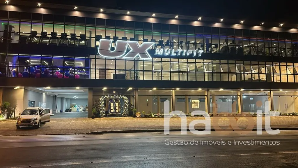 Loja comercial com 215m2 privativos com vitrine para a rua Amazonas, grande circulação de veículos e pessoas, nos 2 andares acima funciona a Academia UX onde gira muitas pessoas, prédio com 3 andares e um Rooftop, e 65 vagas rotativas para clientes. — foto 5