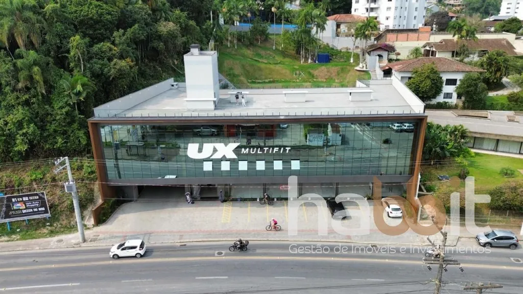 Loja comercial com 215m2 privativos com vitrine para a rua Amazonas, grande circulação de veículos e pessoas, nos 2 andares acima funciona a Academia UX onde gira muitas pessoas, prédio com 3 andares e um Rooftop, e 65 vagas rotativas para clientes. — foto 6