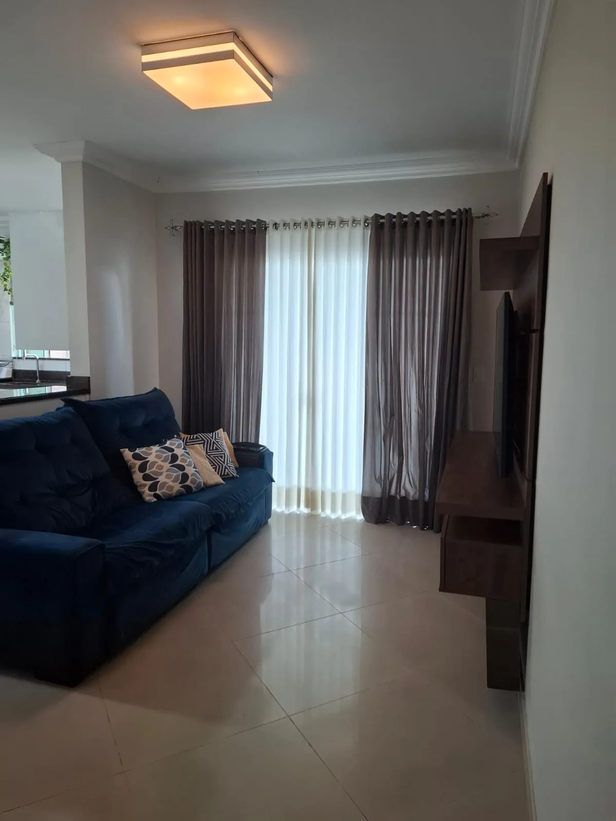 Casa 3 dormitórios (suíte) 2 vagas de garagem lado a lado - Bairro Água Verde. — foto 2