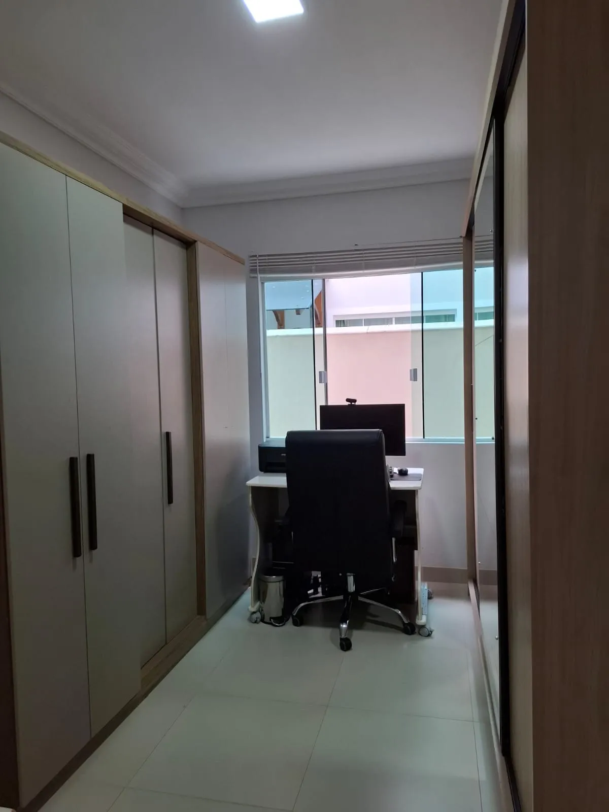 Casa 3 dormitórios (suíte) 2 vagas de garagem lado a lado - Bairro Água Verde. — foto 7