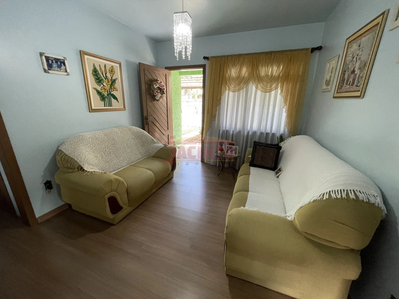 Casa alvenaria com lindo jardim, localizada na rua geral do bairro Tribess — foto 3