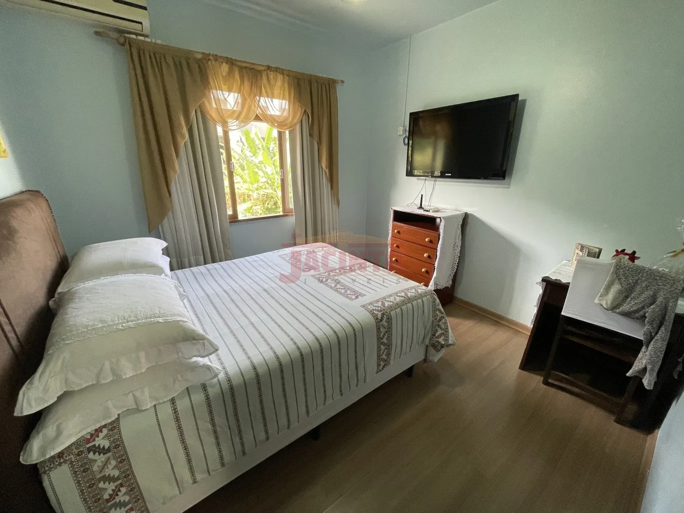 Casa alvenaria com lindo jardim, localizada na rua geral do bairro Tribess — foto 5