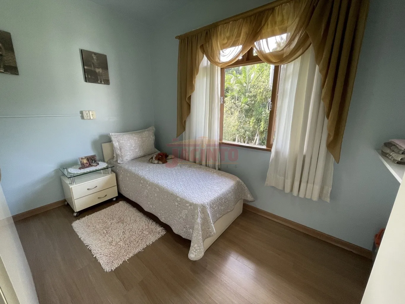 Casa alvenaria com lindo jardim, localizada na rua geral do bairro Tribess — foto 6