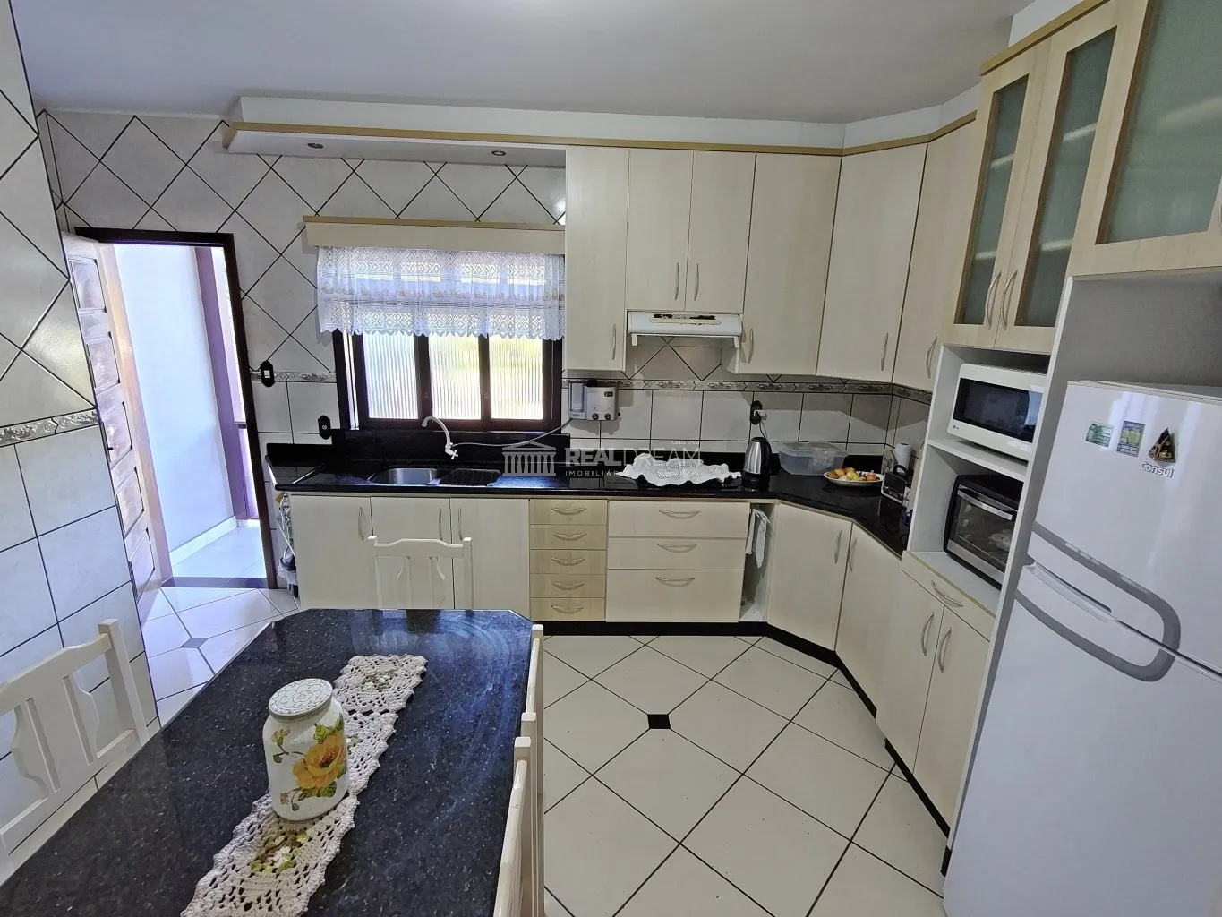Casa averbada com 3 dormitórios (1 suíte) + quitinete nos fundos do terreno. — foto 6