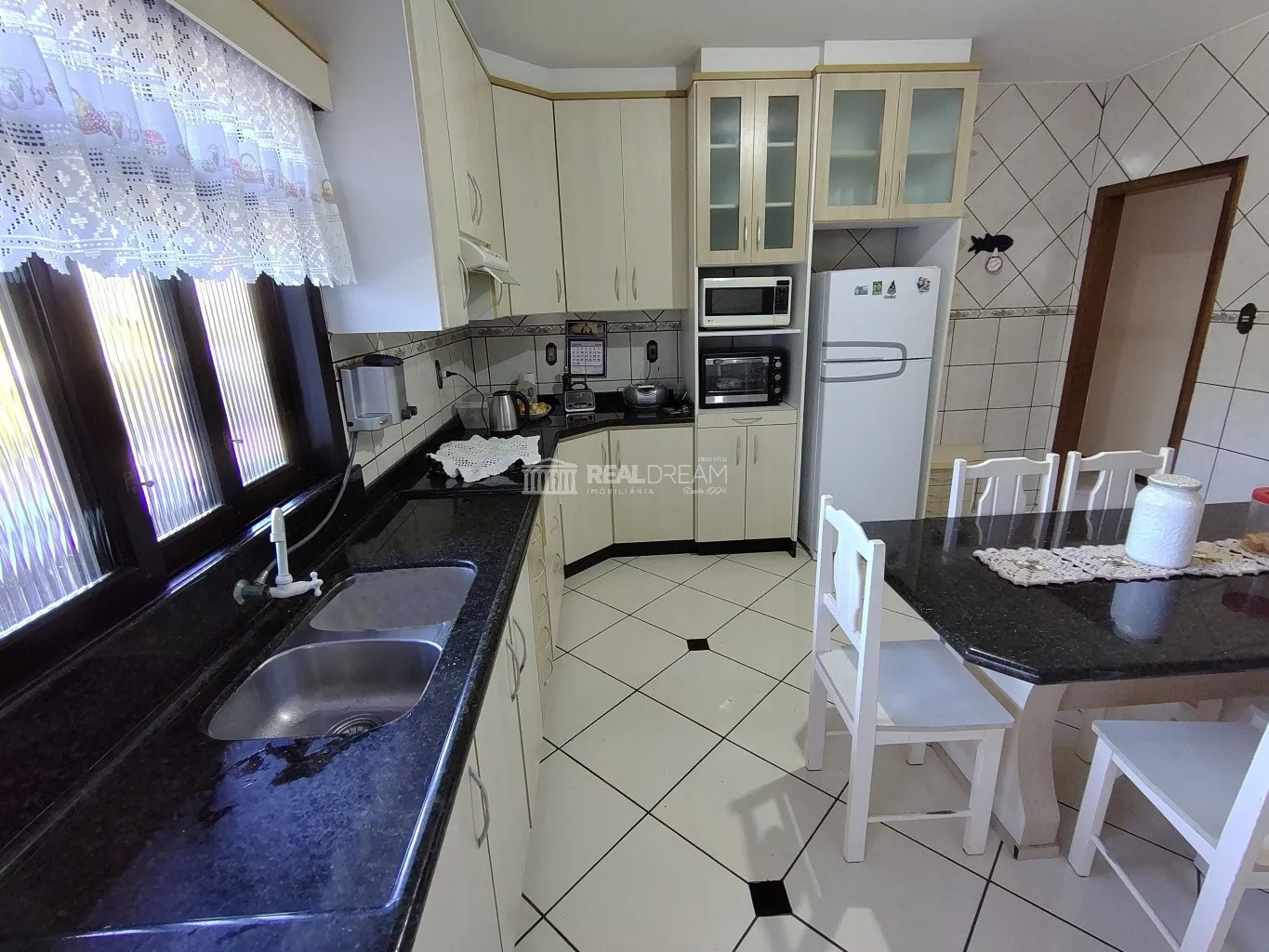 Casa averbada com 3 dormitórios (1 suíte) + quitinete nos fundos do terreno. — foto 7