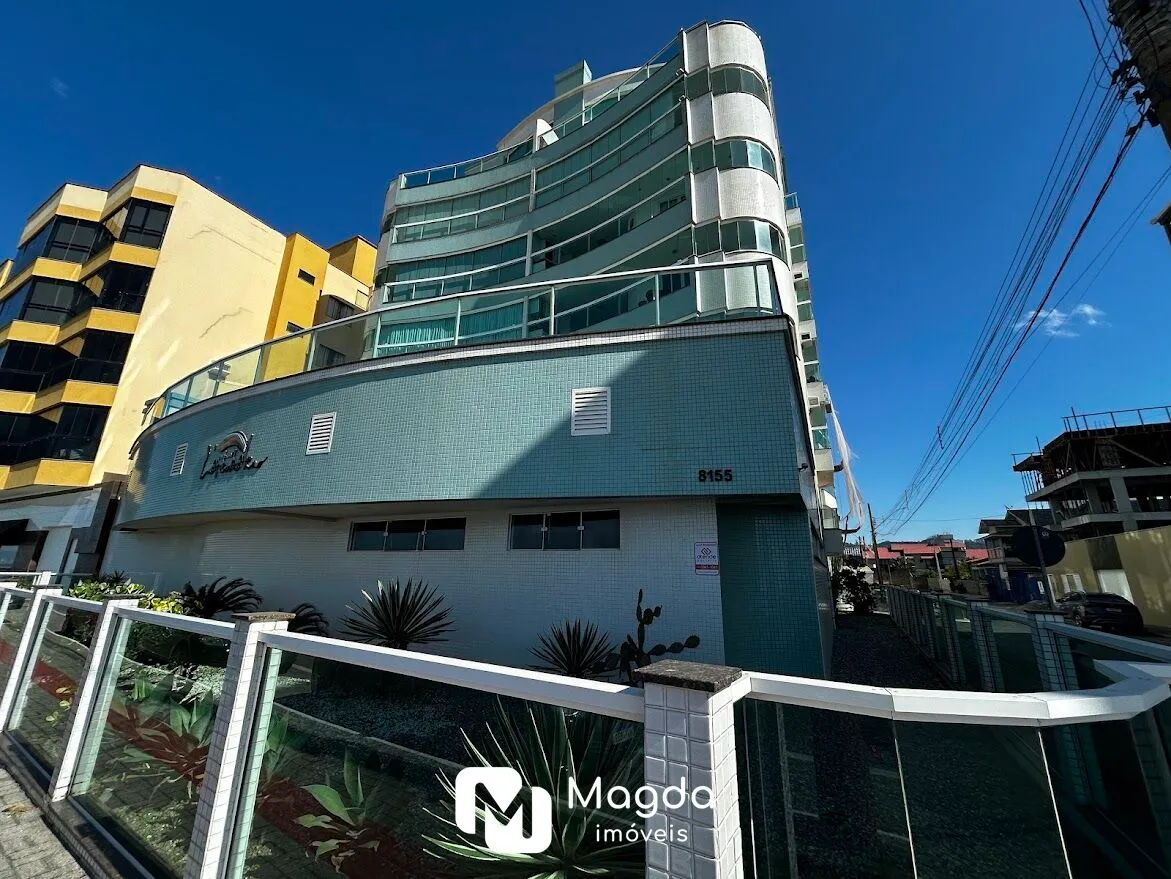 Viva o privilégio de morar à beira-mar, com elegância, conforto e uma vista simplesmente deslumbrante - foto 1