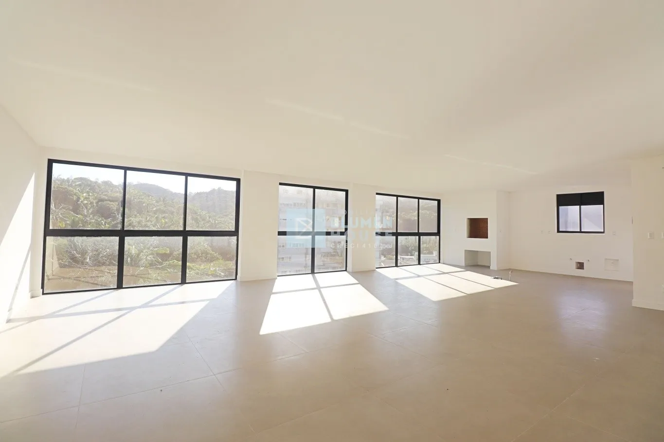 Amplo apartamento com 3 suítes em ótima localização no bairro Bom Retiro! - foto 1