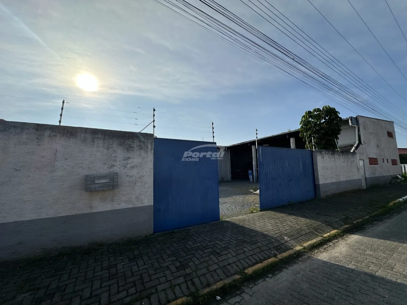 Galpão com área de aproximadamente 700m no Centro de Balneário Piçarras/SC (Cód. 21486) - foto 1