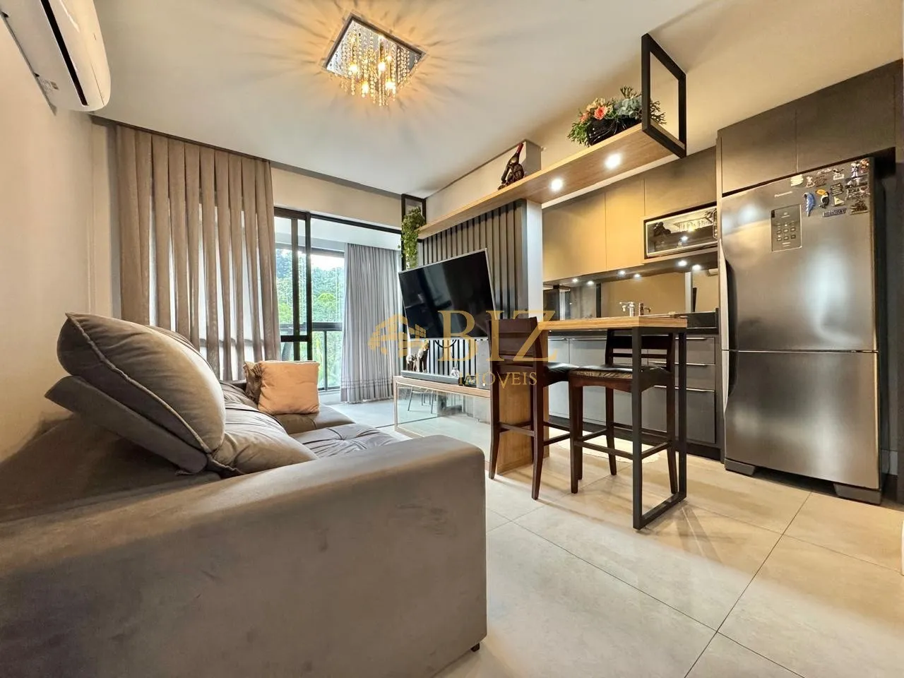 Apartamento finamente mobiliado, com 2 dormitórios, sendo 1 suíte, no Bairro Fortaleza! — foto 2